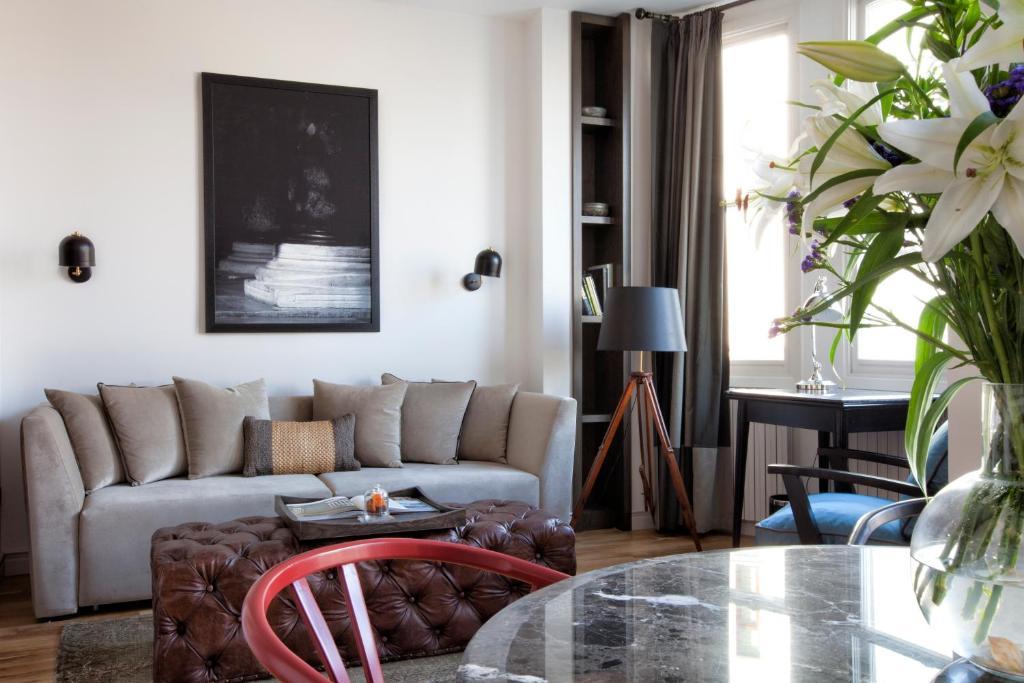 Urban Aparthotel 2*