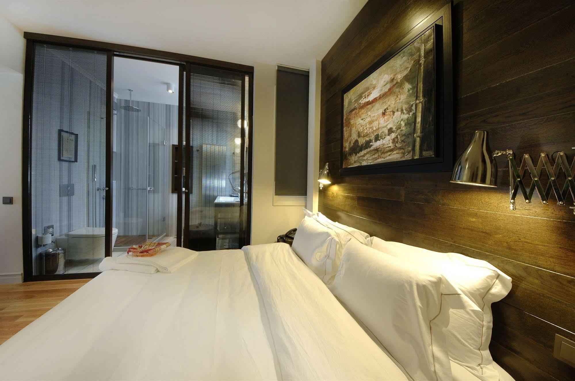 Urban Aparthotel 2*
